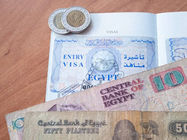 Mısır vize ve Mısır para kağıt para ve para ile yabancı uluslararası pasaportu