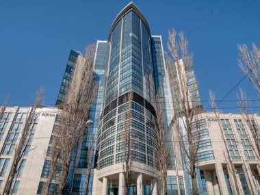 Uzun boylu gökdelen Hilton otel başkenti Kiev üzerinde Önden Görünüm