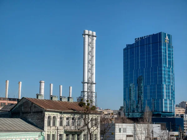 Uzun boylu ofis ile Samsung ve Dtek şirket Binası Merkez Kiev