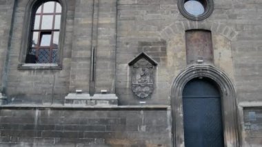 Lviv, Ukrayna - 29 Temmuz 2018: Dikey panoramik görüntüleri içinde Lviv Bernardine manastır