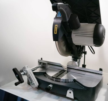 ahşap veya ev DIY zanaat projeleri için masa üzerinde endüstriyel dairesel testere