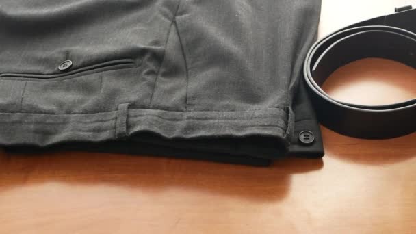 Cuello Blanco Conjunto Prendas Vestir Oficinista Par Pantalones Cinturón Zapatos — Vídeos de Stock