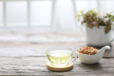 Limon otu ve Pandanus yaprağı bitkisi 