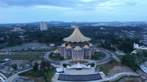 Kuching Sarawak Malasia Octubre 2020 Emblemático Edificio Emblemático Dewan Undangan — Vídeos de Stock