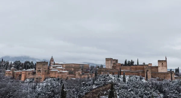 Kardan sonra Alhambra Sarayı