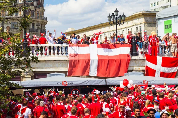 Rusia Moscú Junio 2018 Una Multitud Fanáticos Daneses Plaza Manege — Foto de Stock