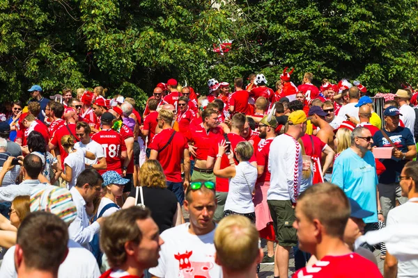 Rusia Moscú Junio 2018 Una Multitud Fanáticos Daneses Plaza Manege — Foto de Stock