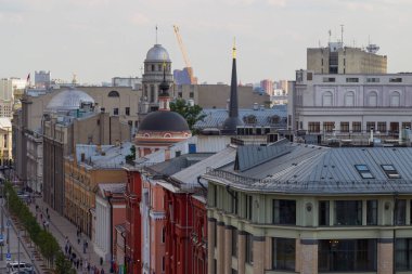 Üst, çatı ve Kremlin güzel bir görünümü ve Rusya'nın başkenti ortasına Moskova'dan. Şehir manzarası. Güzel mimari.