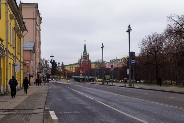 Rússia Moscou Dezembro 2017 Rua Volkhonka Vista Kremlin Monumento Vladimir — Fotografia de Stock