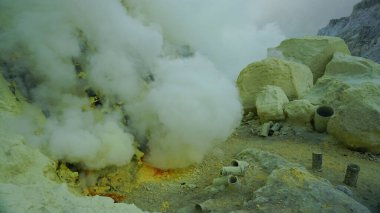 Ijen Krateri 'nde sabahın hareketini ve güzelliğini görmek için..