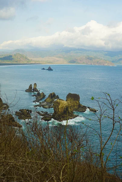 愛の湾12月東ジャワインドネシア ラブベイは東ジャワ州で最も有名な観光地の1つです — ストック写真