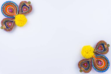 Hint festivali Diwali ve Diya petrol lambaları renkli rangoli ışıklarıyla aydınlandı. 