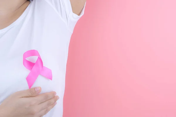 Cuidados de saúde, medicina e conceito de consciência do câncer de mama. Closeu — Fotografia de Stock