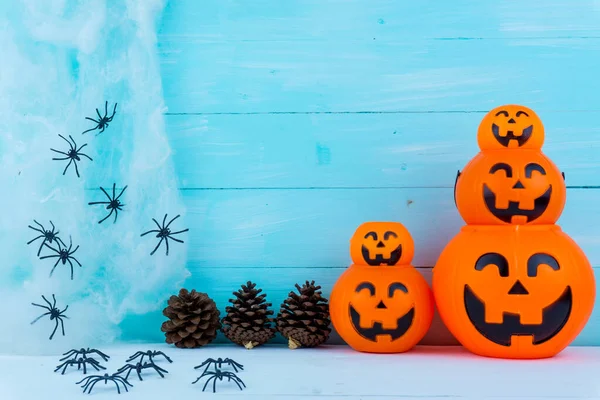 Halloween semester bakgrund med spindel, nät och jack lykta — Stockfoto