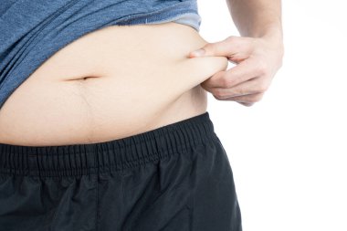 Şişman adam aşırı şişman karnını tutuyor, şişman göbeği beyaz arka planda izole edilmiş. Diyet yaşam tarzı, kilo kaybı, mide kası, sağlıklı konsept.