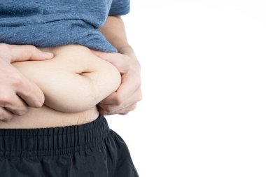 Şişman adam aşırı şişman karnını tutuyor, şişman göbeği beyaz arka planda izole edilmiş. Diyet yaşam tarzı, kilo kaybı, mide kası, sağlıklı konsept.