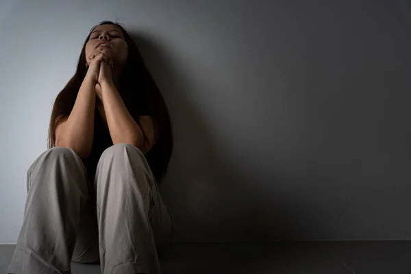 Sad Woman Hug Her Knee Cry Sitting Alone Dark Room — ストック写真