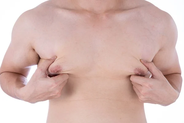 Erkeklerin göğüslerini beyaz arka planda tutan yakın plan adamı. Diyet, kilo kaybı, zayıf vücut, sağlıklı yaşam tarzı konsepti.