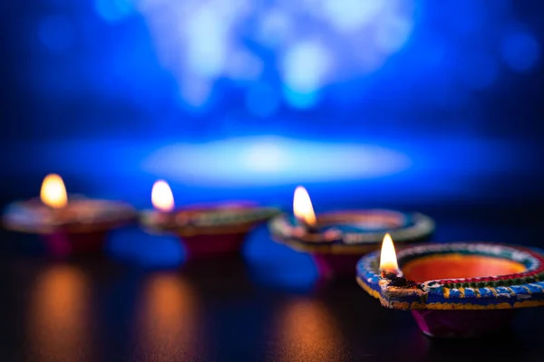 Индийский Фестиваль Diwali Diya Масляные Лампы Зажжены Красочных Ранголи Индуистские — стоковое фото