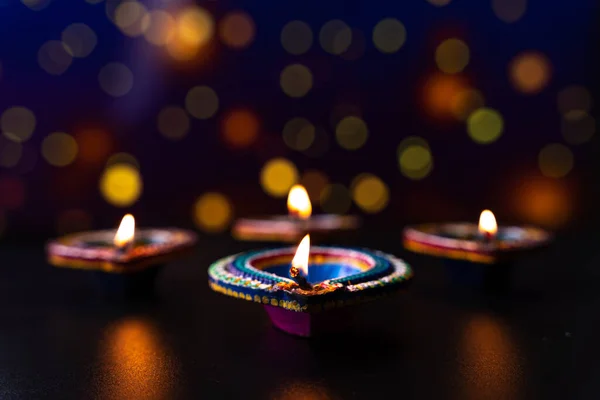 Индийский Фестиваль Diwali Diya Масляные Лампы Зажжены Красочных Ранголи Индуистские — стоковое фото