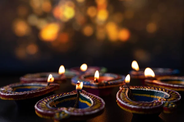 Индийский Фестиваль Diwali Diya Масляные Лампы Зажжены Красочных Ранголи Индуистские — стоковое фото