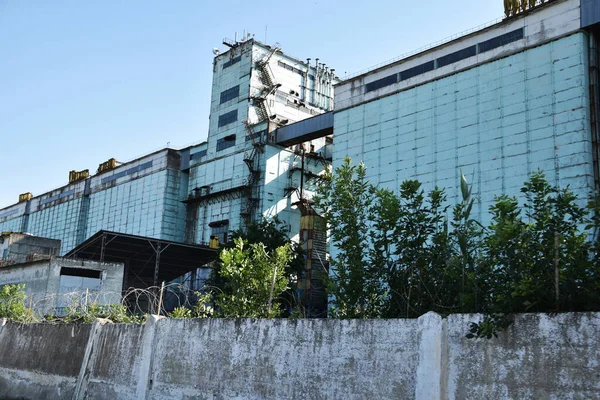 Edifício Elevador Velho Enorme Edifício Azul Uma Fábrica Abandonada — Fotografia de Stock