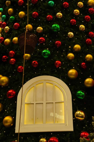 Elfenhaus Form Eines Weihnachtsbaums Gibt Türen Baum Ein Fenster Des — Stockfoto