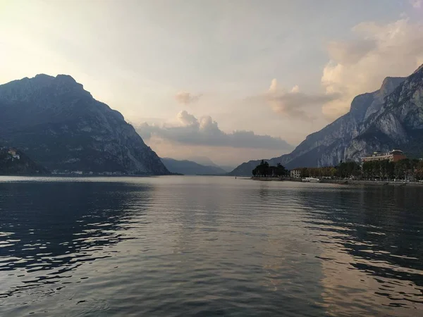 Lecco 'daki Como Gölü.