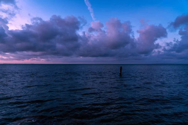 Úžasný Západ Slunce Nad Zálivem Tampa Tento Chladný Podzimní Večer — Stock fotografie