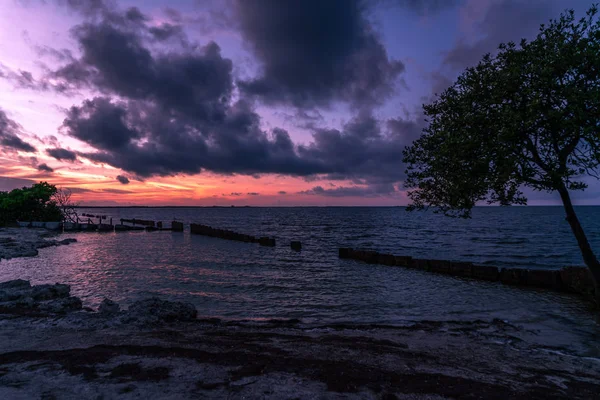 Úžasný Západ Slunce Nad Zálivem Tampa Tento Chladný Podzimní Večer — Stock fotografie