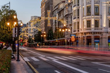 Tatil sezonunun ortasında Oviedo İspanya şehri.