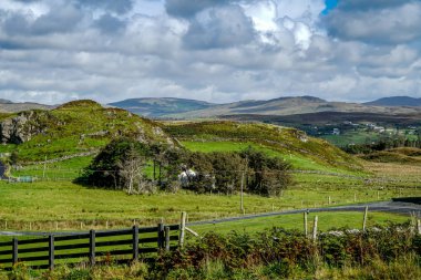 Carrick İrlanda 'nın güzel manzarası.