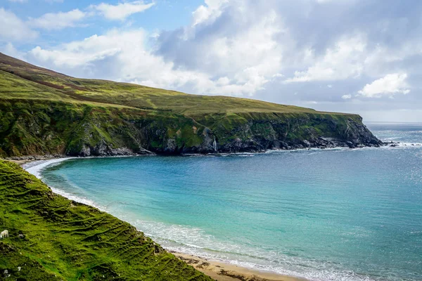 Een Prachtig Halvemaanvormig Strand Glencolmcille Ierland — Stockfoto