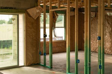 Batı-Orta Florida 'da yeni ev inşaatı temeller, blok, çerçeve, elektrik, tesisat, havalandırma ve kirişler.