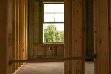 Batı-Orta Florida 'da yeni ev inşaatı temeller, blok, çerçeve, elektrik, tesisat, havalandırma ve kirişler.