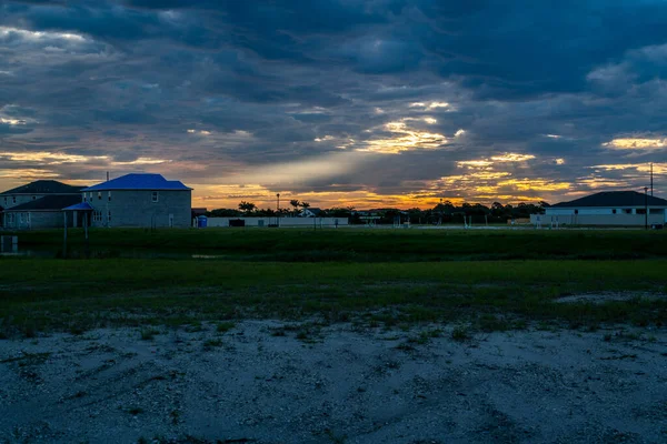 佛罗里达州中西部一个新社区的日出时分 — 图库照片