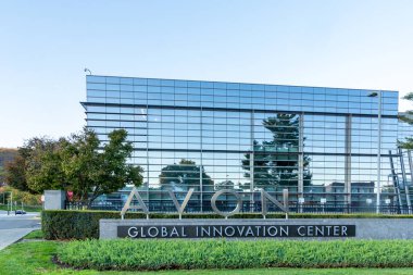 Acı, Ny / ABD - 24 Ekim 2019: Avon Küresel Yenilik Merkezi manzarası