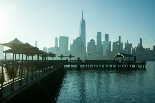 Jersey City Usa Owen Grundy Park Riverfront Pier Facing Nyc — стоковое фото