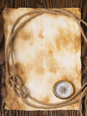 eski pusula ve grunge zemin üzerine ip