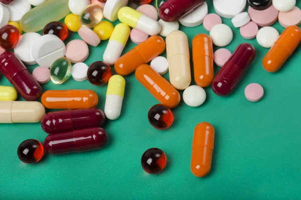 Colorful Pills Capsules Green Background — Stock Photo, Image