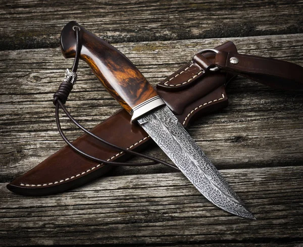 Cuchillo Caza Hecho Mano Sobre Fondo Madera Marrón Funda Cuero — Foto de Stock