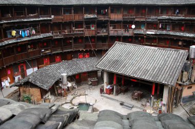Yongding, Fujian Province, Çin - 23 Ekim 2009: İç kısmı yuvarlak tulou (