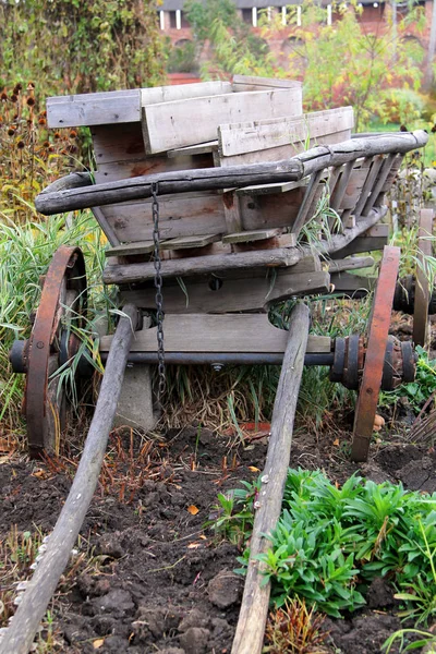 Vecchio Carro Legno Nel Giardino — Foto Stock