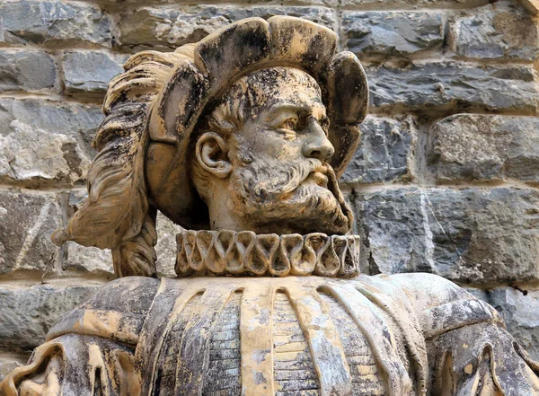 Ancient Marble Statue Nobleman Background Stone Wall Peles Castle Sinaia — Stock Photo, Image