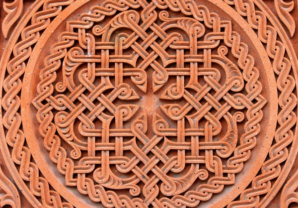 伝統的なトゥファ石アルメニア正教の教会の壁に飾りを彫り — ストック写真