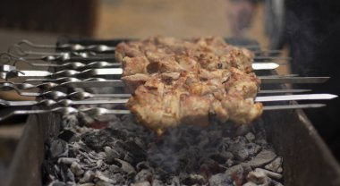 Harika bir sonbahar zamanı barbekü.