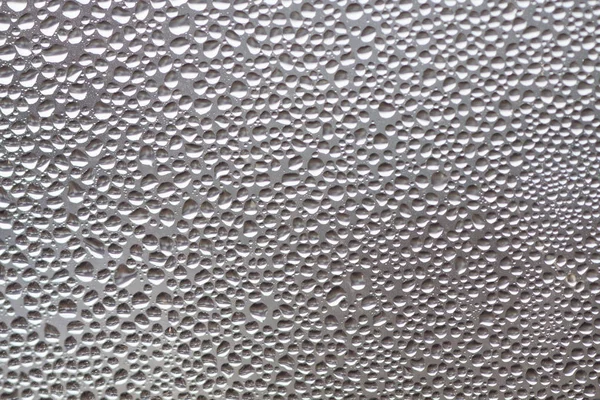 Cam damlaları kristal kadar berrak