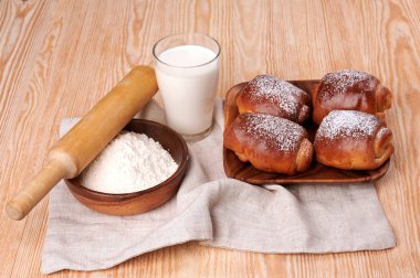 ev yapımı taze un çörekleri.