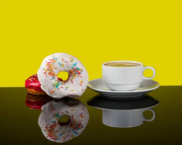 Two Tasty Donuts White Cup Coffee Coffee Yellow Background Reflection — Stock Photo, Image