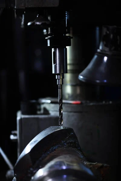 Maszyna Obróbki Wyrobów Metalowych Wiercenia Otworów Wiertarka Dużych Rozmiarów Koncepcja — Zdjęcie stockowe